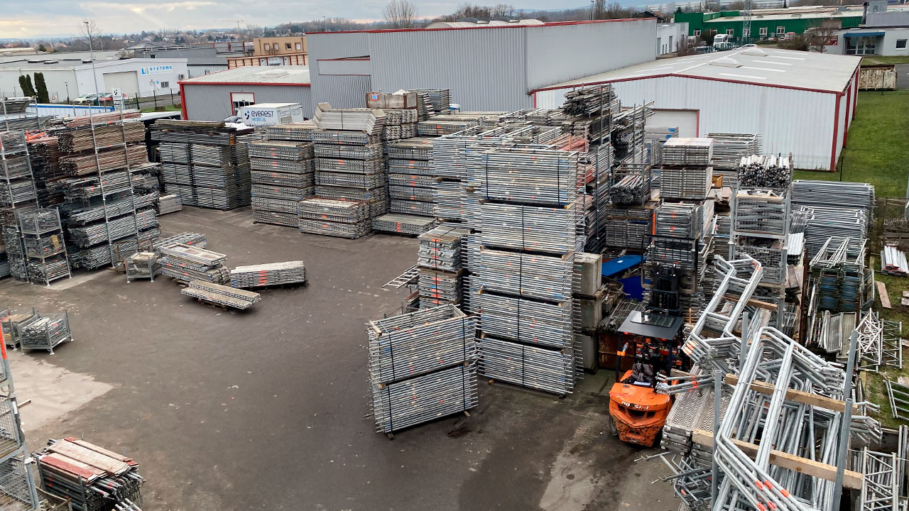 securite_protect-echaf Vue aérienne de l'entrepot de 50000m2 d'échafaudages