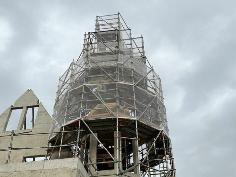 Installation d'échafaudages multidirectionnels pour l'hôtel Starck à Metz