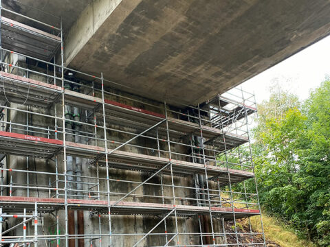 Installation d'un échafaudage fixe sur le viadu de Bussang